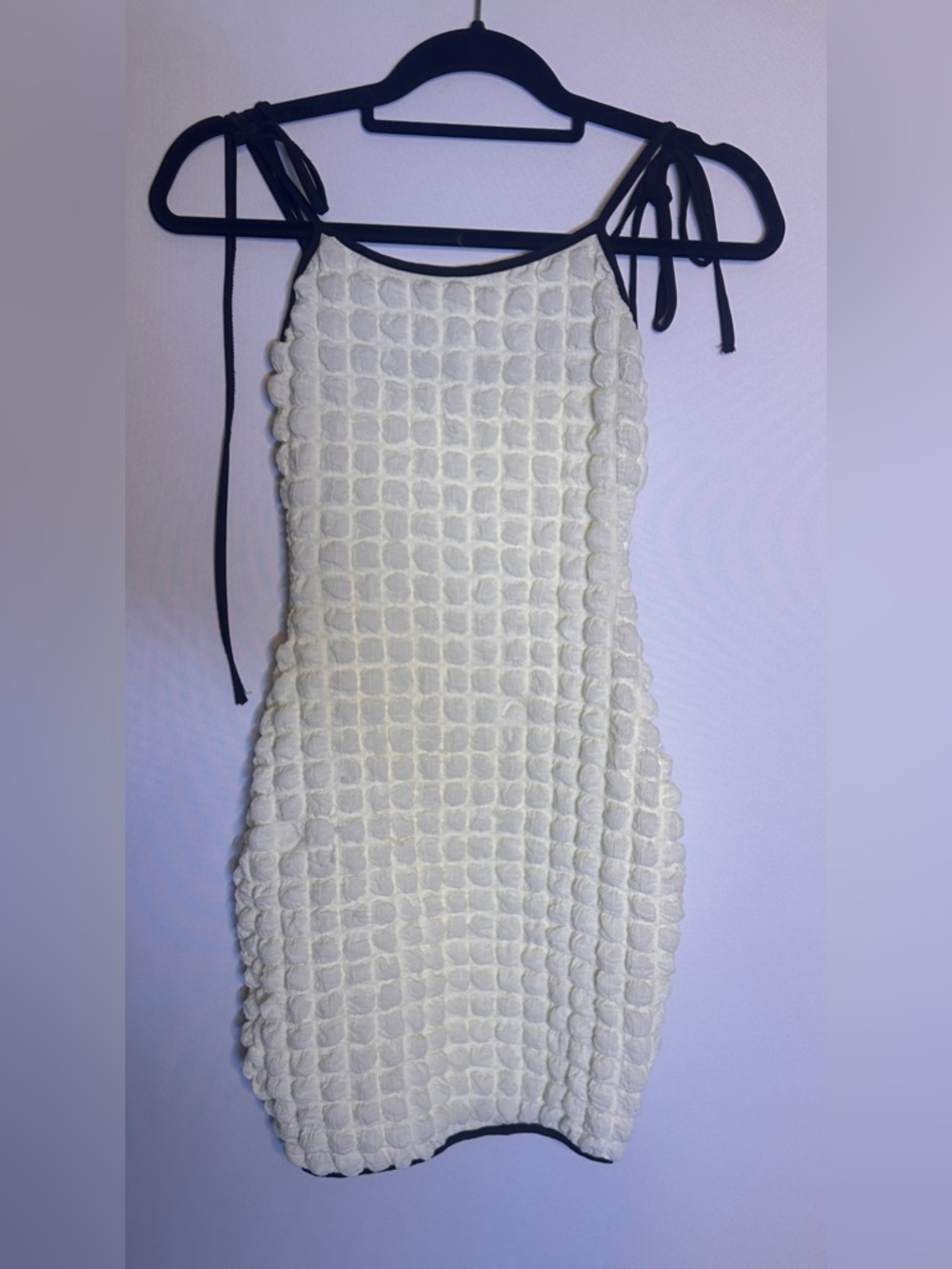 Textured Bubble Mini Dress Tie Strap Cream Black
Trim S